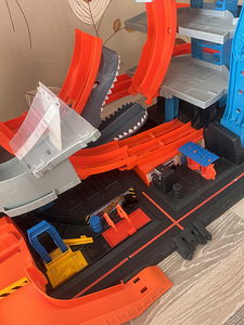 Suur garaaž Hot Wheels City Ultimate Garage Shark Attack (5 foto / 8)