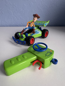 Toy Story. Woody. Woody puldiga autol (1 foto / 2)