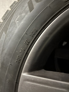 Talverehvid Pirelli Ice Zero 215/65 R17 (7 foto / 9)
