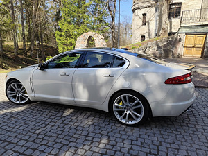 Jaguar XF R-Design (5 foto / 13)