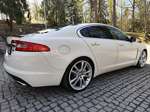 Jaguar XF R-Design (1 foto / 13)