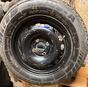 Одна шина с диском MICHELIN MXV 3A 205/60 R15 (2 фото из 3)