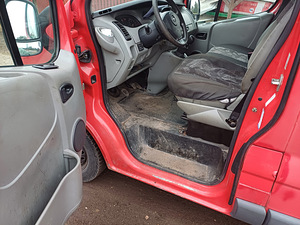 OPEL VIVARO 1,9td 74kw (6 foto / 8)