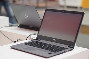 Fujitsu LifeBook U745 (2 foto / 3)