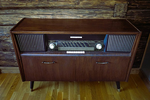 RADIONETTE Symfoni Hi-Fi Vintage raadio kapp (1 foto / 3)