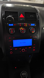 Volkswagen Touran 1T 2.0 tdi 103Kw (10 фото из 14)