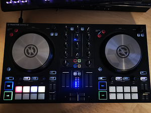 Traktor Kontrol S2 Mk3, DJ-pult. (2 foto / 4)