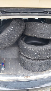 Müüa 215/55/17 Bridgestone naastrehvid (2 foto / 2)