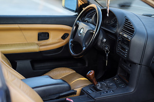 Продается BMW 320i кабриолет (4 фото из 5)