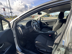 Toyota Avensis 1.8 85kW 2011a automaat (7 foto / 9)