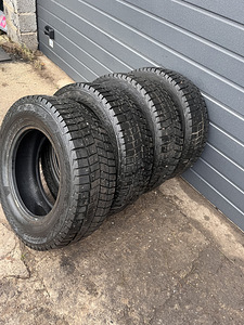 Комплект шипованных шин Continental, 4 шины, модель 235/65 R (2 фото из 8)