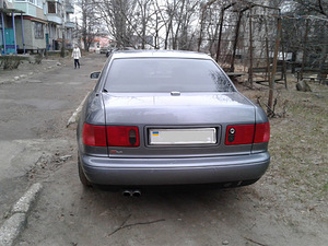 Audi A8 (2 фото из 5)