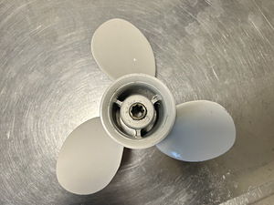 Винт Yamaha 9 1/4 (1 фото из 4)