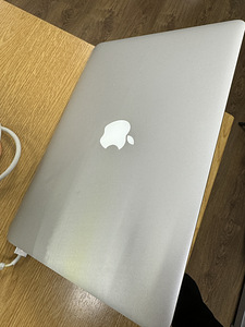 2015 MacBook Pro 13 Retina i5 8GB 128SSD HD6100 (2 foto / 2)