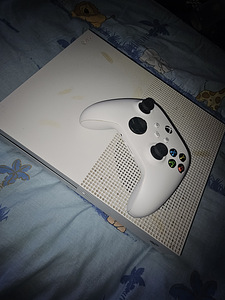 X BOX ONE S 1TB+ HUNNIK MÄNGE (1 foto / 3)
