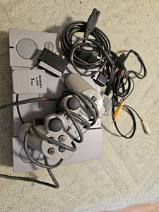 Ps1 + 3 mängu (1 foto / 2)