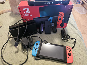 Nintendo Switch V2 + 3 mängu + kott (1 foto / 3)