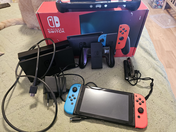 Nintendo Switch V2 + 3 mängu + kott
