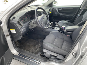 Volvo V70 (6 foto / 9)