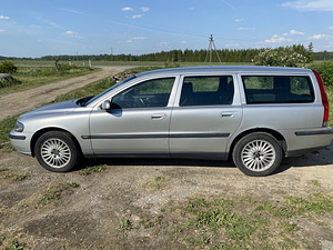 Volvo V70 2.4 103kw (4 foto / 9)