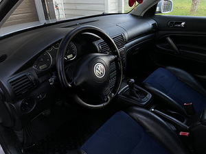 Volkswagen Passat HIGHLINE 4-MOTION (6 foto / 12)