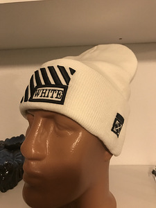 Шапки Off-White (5 фото из 9)