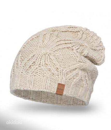 Теплая и модная зимняя шапка для женщин (фото #1)