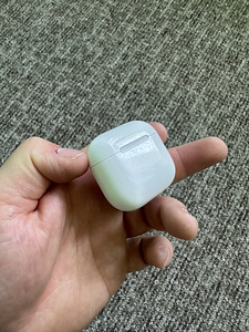 Airpods 4 charging case (2 foto / 2)