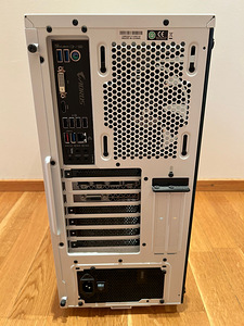 Lauaarvuti (gaming PC) (2 foto / 8)