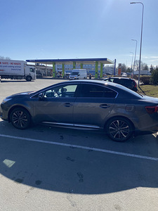 Toyota Avensis (2 foto / 4)