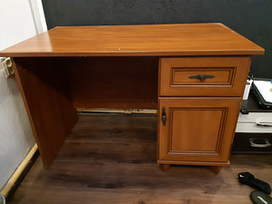 Письменный стол (2 фото из 2)