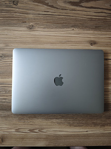 MacBook Pro 13 - 2019 (4 foto / 7)