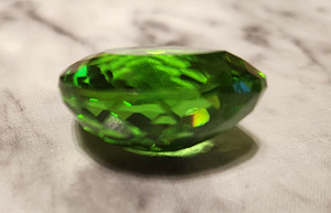 Sünteetiline labori peridoot, 66,2ct. (4 foto / 6)