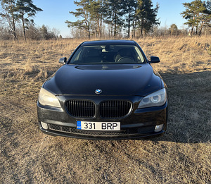 BMW F02 750Li xDrive (1 foto / 10)