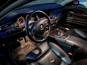 BMW F02 750Li xDrive (2 foto / 10)