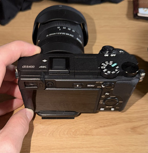Продам Sony a6400 + Sigma 18–50mm f/2.8 DC DN Contemporary (2 фото из 2)