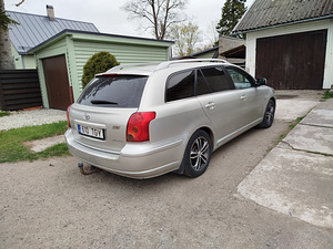 Toyota Avensis (4 foto / 12)