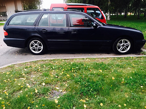 Mercedes-Benz E 240 (2 фото из 6)