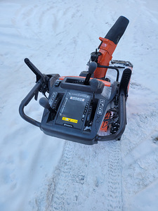 Husqvarna ST 324 lumepuhur (2 foto / 3)