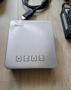 Asus S1 akuga miniprojektor (3 foto / 3)