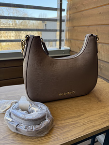 Новая сумка Valentino (1 фото из 1)