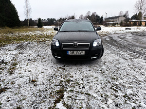 Toyota avensis (1 foto / 5)