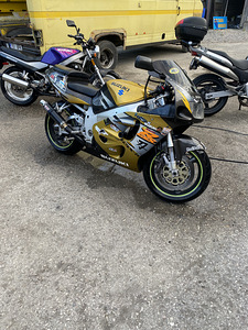 Suzuki gsx-r 750 (2 foto / 3)