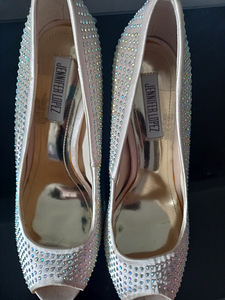 Kingad Jennifer Lopez 8,5 uued (2 foto / 3)
