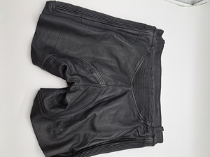 Nahast komplekt L-XL (4 foto / 10)