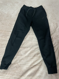 Nike dressipüksid suurus S, uued (2 foto / 3)