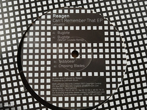 Виниловые пластинки (3 фото из 10)
