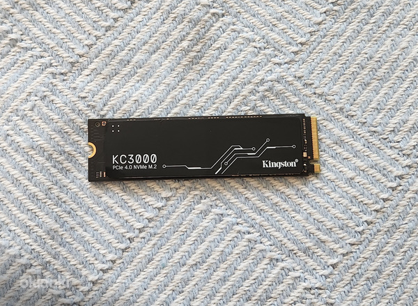 Kingston KC3000 PCIe 4.0 1TB NVMe SSD (фото #1)