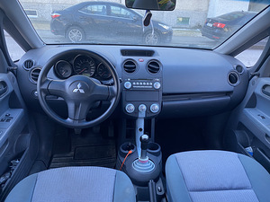 Mitsubishi Colt (4 foto / 12)