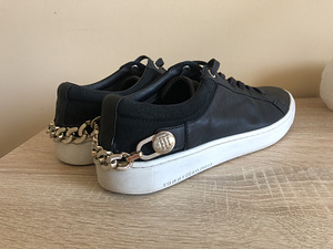 Tommy Hilfiger papud (2 foto / 2)